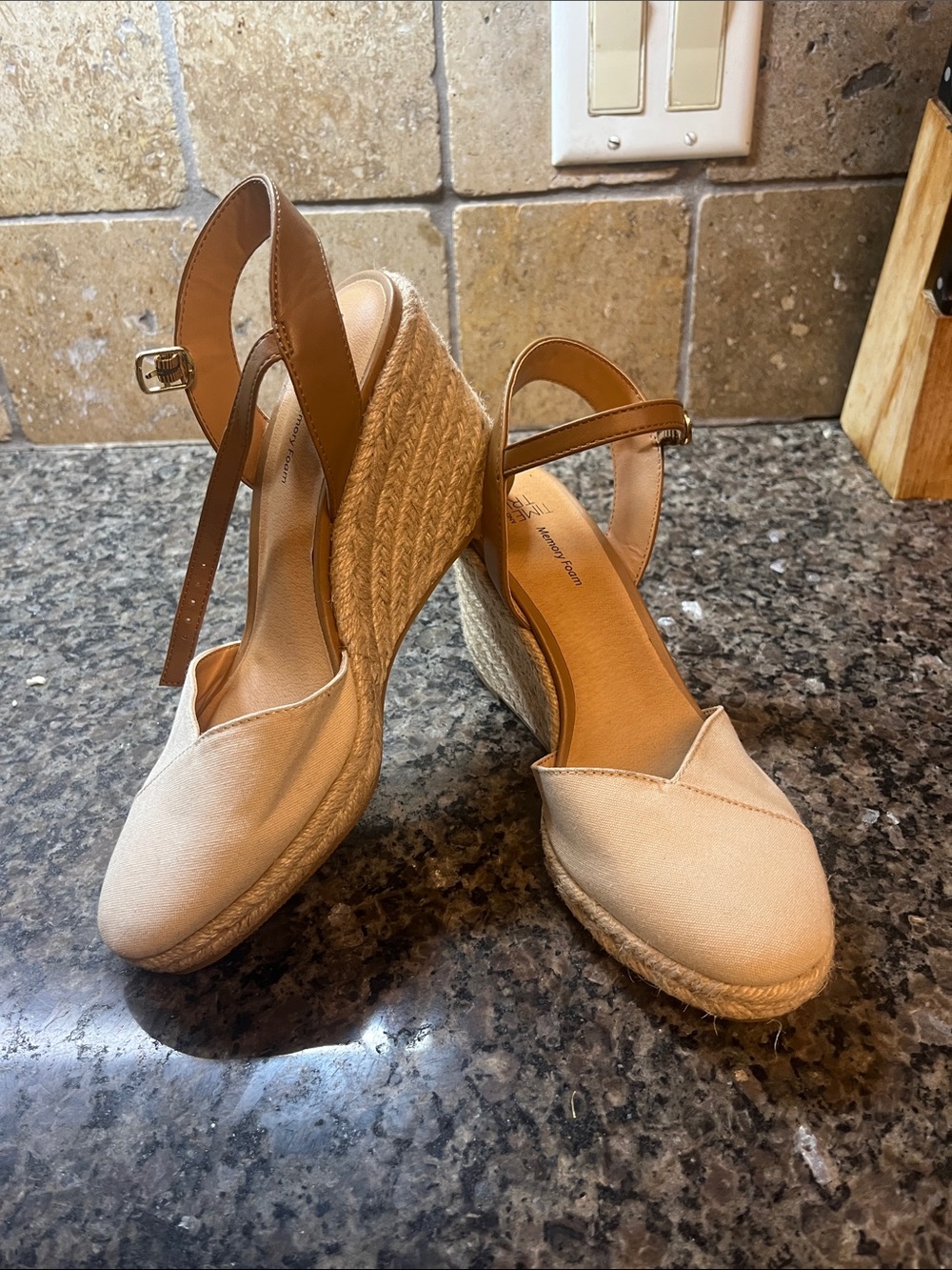 Time and Tru Cream/light tan wedge espadrilles 8